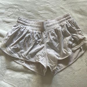 LULULEMON hotty hot shorts 2.5 🤍